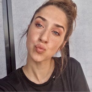 Meet your Posher, Danielle